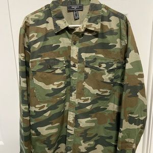 FOREVER21 CAMO BUTTON UP